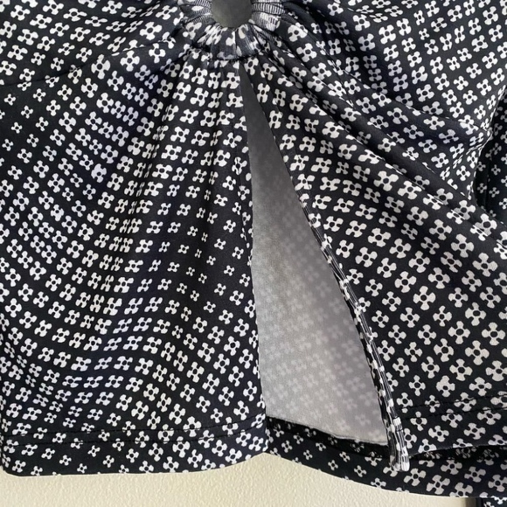 Urban‎ Outfitters Clarissa Printed Plunging Flyaway Top Size S - Picture 6 of 9